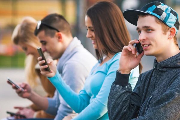 Geniet van voordelige telefoontarieven, bel de wereld rond, Budget Thuis zorgt voor gemak en besparing!